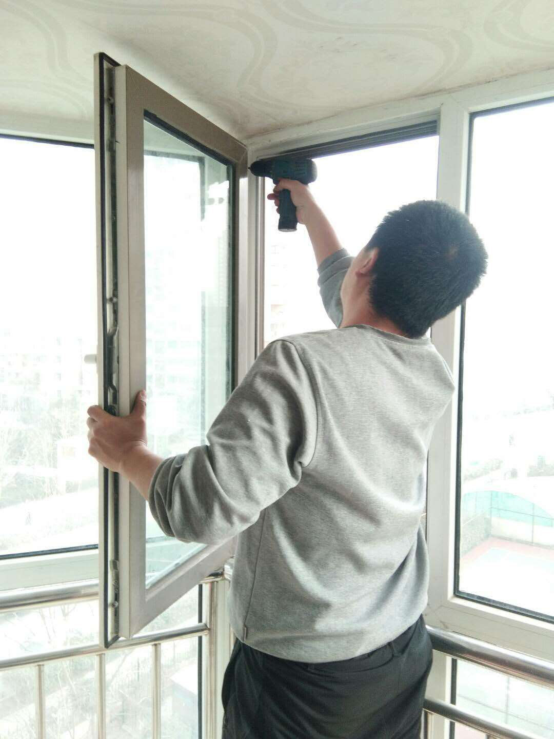 黃島區(qū)燈具、家具、廚具、衛(wèi)具專業(yè)安裝與維修服務(wù)，全區(qū)上門(mén)